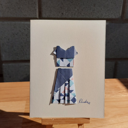 Ensemble stylé - Cartes de vêtements en origami par Rhodie Lamour pour amateurs d’art